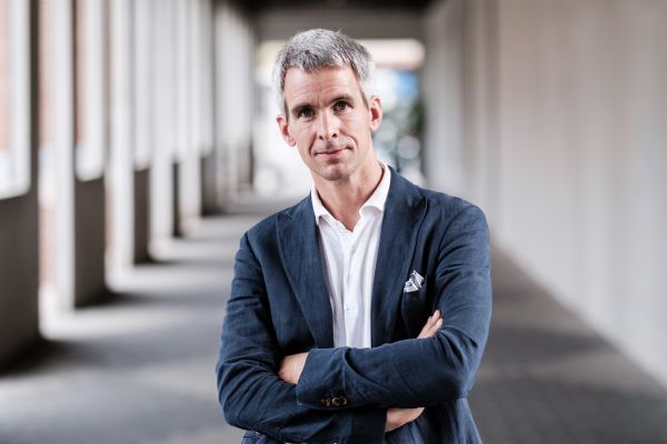 Jonathan Holslag